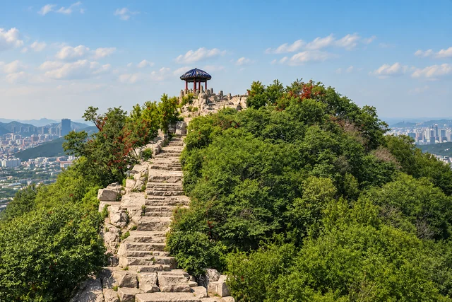Thousand Buddha Mountain